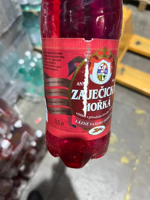 Зайечицкая Горькая 0,5 литра, без газа, повреждена этикетка