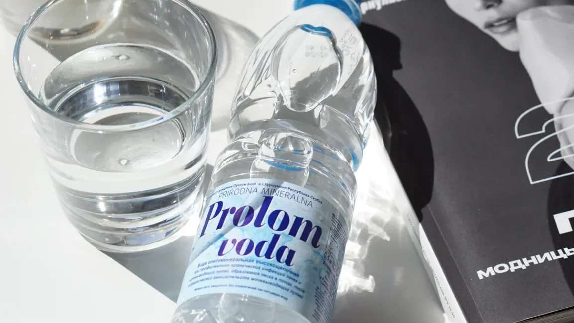 Бутылка минералки 'Пролом'