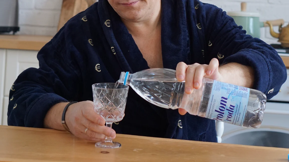 Пролом вода с микроэлементами и высоким Ph