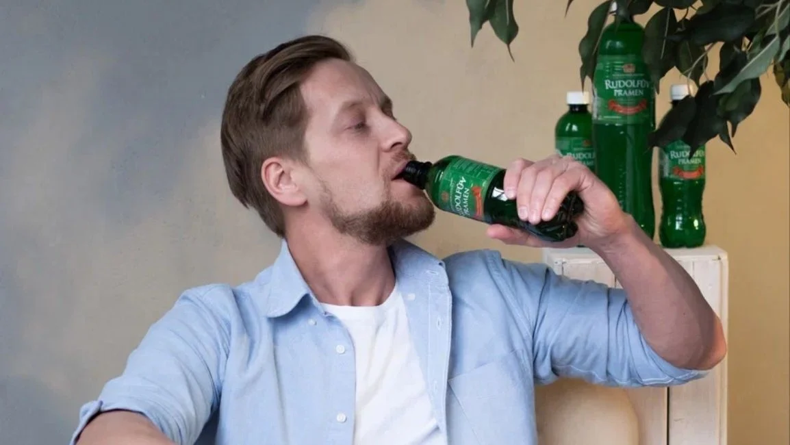 Чашка с теплой минеральной водой Рудольфов